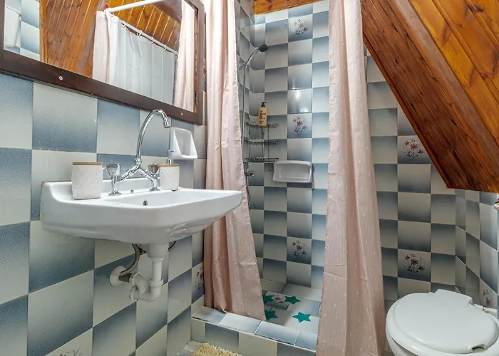 Manteshouse Палеокастрица